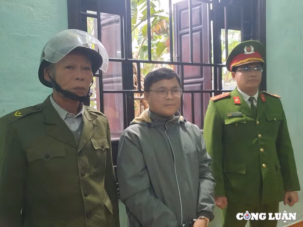 hue bat doi tuong lua dao chiem doat tai san 1 ty dong hinh 1