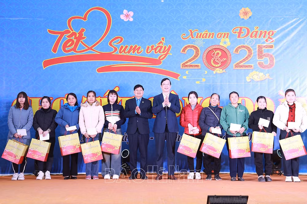 ha nam nhieu hoat dong nghia tinh tai tet sum vay xuan on dang va cho tet cong doan 2025 hinh 1