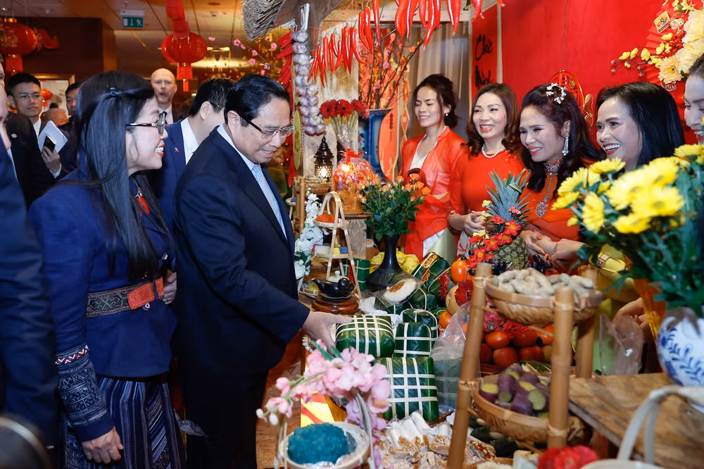 thu tuong pham minh chinh chung vui don tet som voi cong dong nguoi viet nam tai ba lan hinh 1