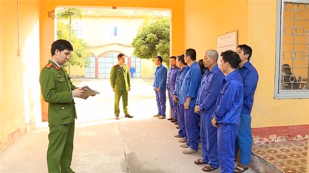 khoi to 15 doi tuong lien quan den danh bac va to chuc danh bac voi so tien giao dich tren 300 ty dong o hung yen hinh 1