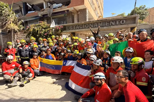  Người đàn ông sống sót kỳ diệu sau 8 ngày kẹt trong đống đổ nát tại Venezuela