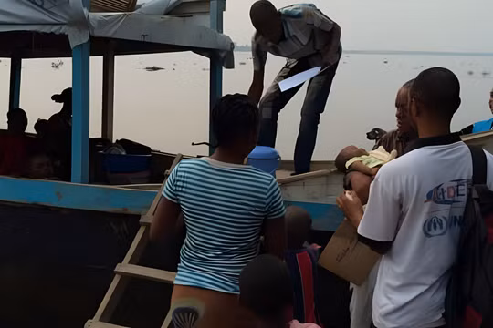 Chìm thuyền chở học sinh đi thi ở CHDC Congo, hàng trăm người thiệt mạng và mất tích