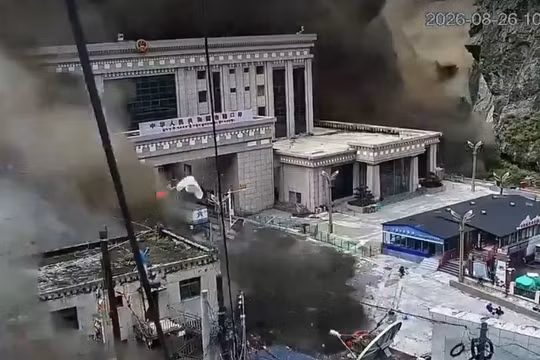 Gần 400 du khách mất tích do lũ quét kinh hoàng ở Nepal
