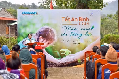 tet an binh 2024 abbank gay quy tai tro 50000 cay go cho nguoi dan quang binh hinh 7