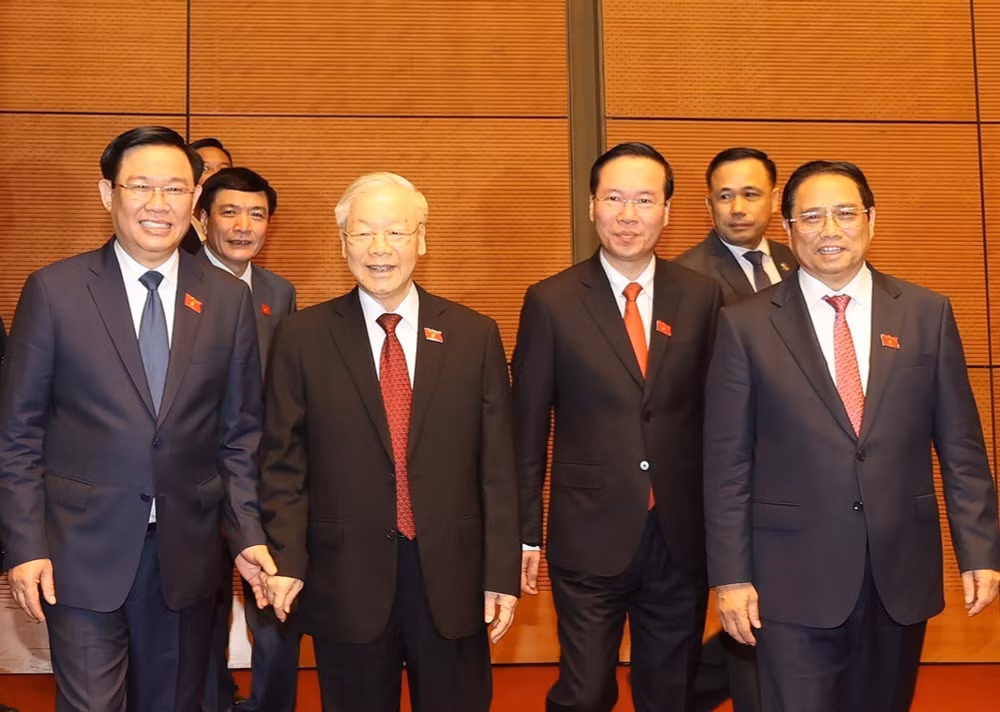 tu hao va tin tuong duoi la co ve vang cua dang quyet tam xay dung mot nuoc viet nam ngay cang giau manh van minh van hien va anh hung hinh 2