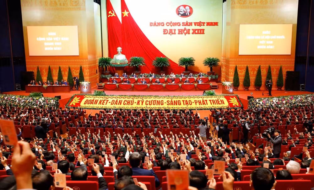 tu hao va tin tuong duoi la co ve vang cua dang quyet tam xay dung mot nuoc viet nam ngay cang giau manh van minh van hien va anh hung hinh 3