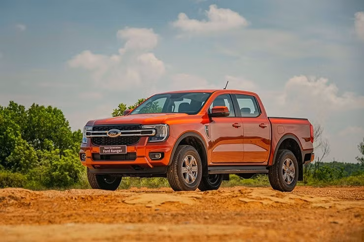 Giá xe Ford Ranger tháng 12/2025 ưu đãi phí trước bạ