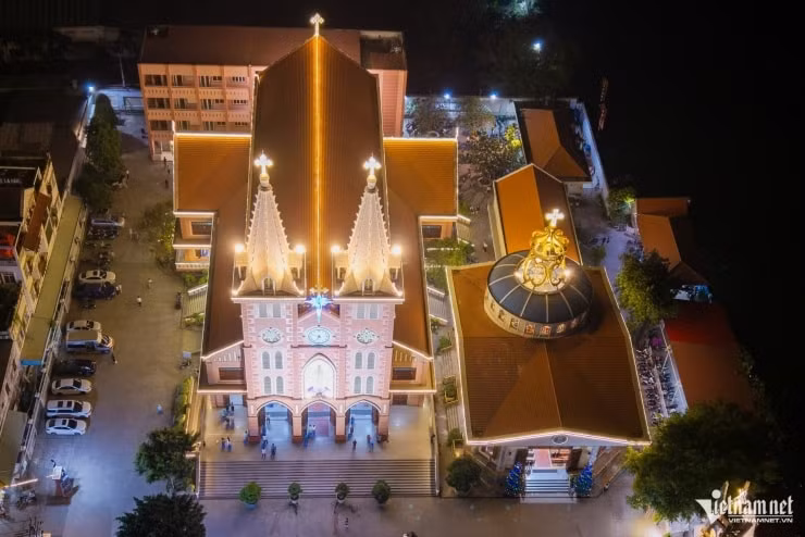 Nhà thờ Fatima Bình Triệu lung linh đêm Noel