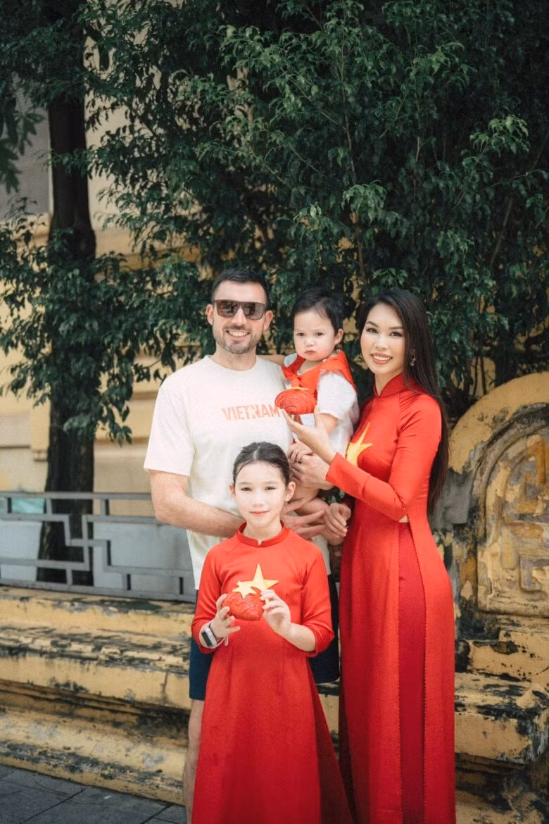 Cách dạy con của siêu mẫu Hà Anh nhận được nhiều lời khen ngợi.