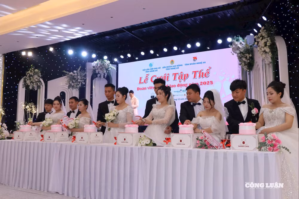 Cô dâu, chú rể hạnh phúc trong ngày trọng đại