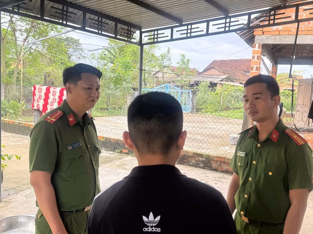 Tiếp nhận hai công dân trốn khỏi cơ sở lừa đảo trực tuyến tại Campuchia