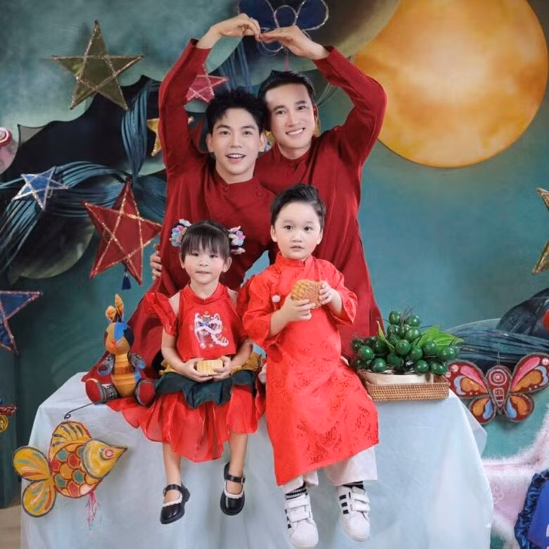 Gia đình hạnh phúc của Thanh Đoàn và Hà Trí Quang.