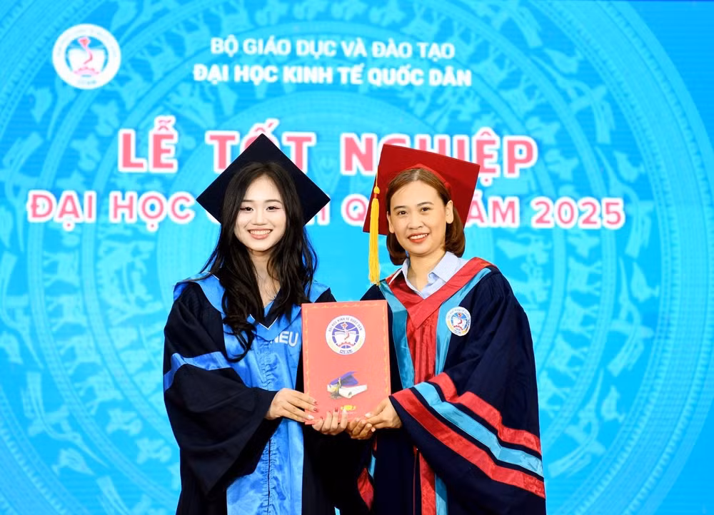 Sinh viên Đại học Kinh tế Quốc dân tốt nghiệp năm 2025. Ảnh: NEU