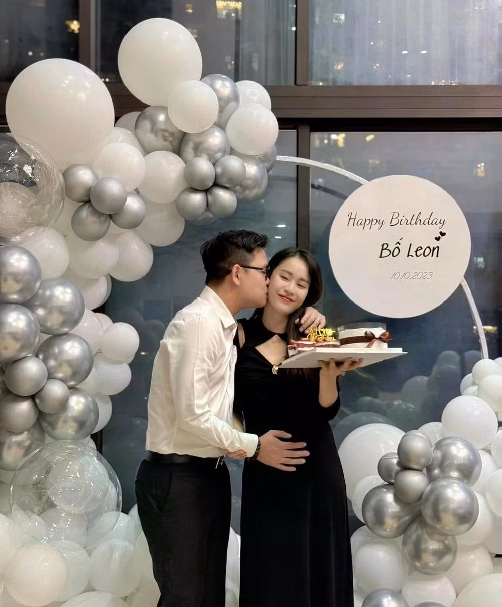 Nữ MC Ngô Mai Phương rạng rỡ trong công việc