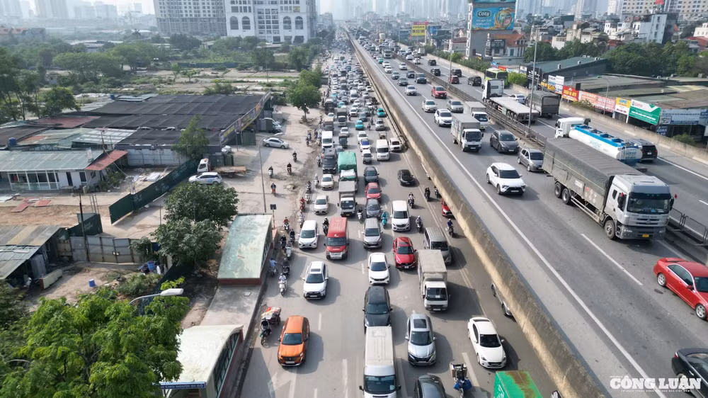 Hạn chế xe tải trọng lớn di chuyển vào đường Vành đai 3 trên cao để giảm thiểu ùn tắc.