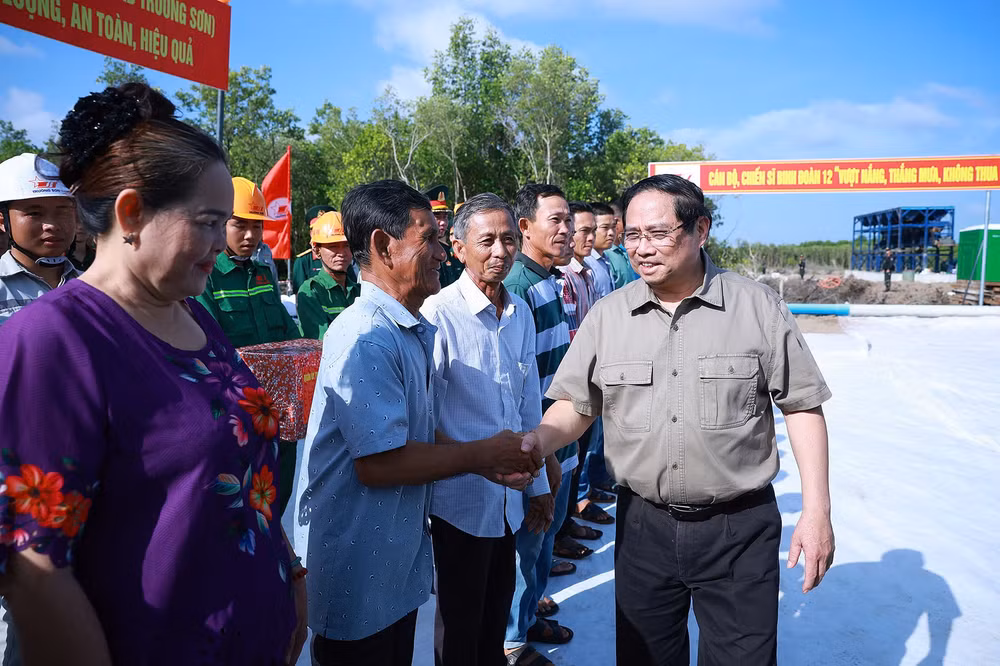 Thủ tướng kiểm tra, đôn đốc một số dự án hạ tầng chiến lược tại Cà Mau- Ảnh 4.