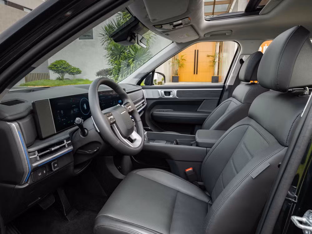 Nội thất phiên bản Hyundai Santa Fe Hybrid 2025 - Ảnh: HTV