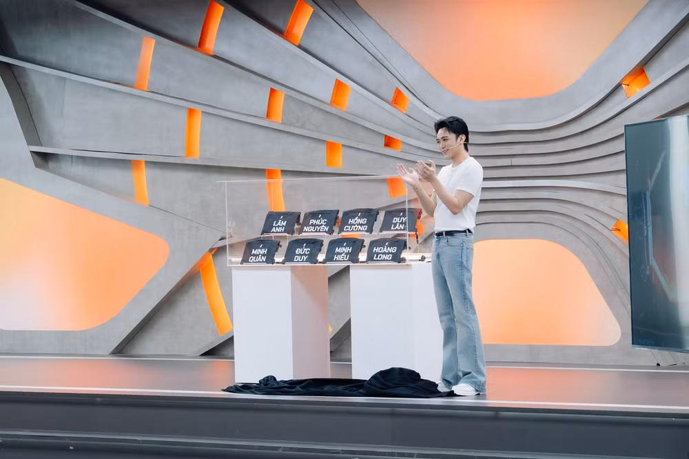 SOOBIN vui mừng cùng các tân binh