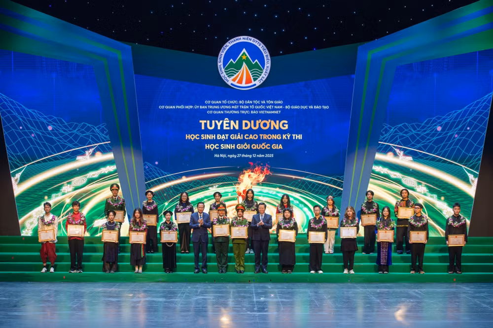 Tuyên dương học sinh, sinh viên, thanh niên dân tộc thiểu số tiêu biểu năm 2025- Ảnh 4.