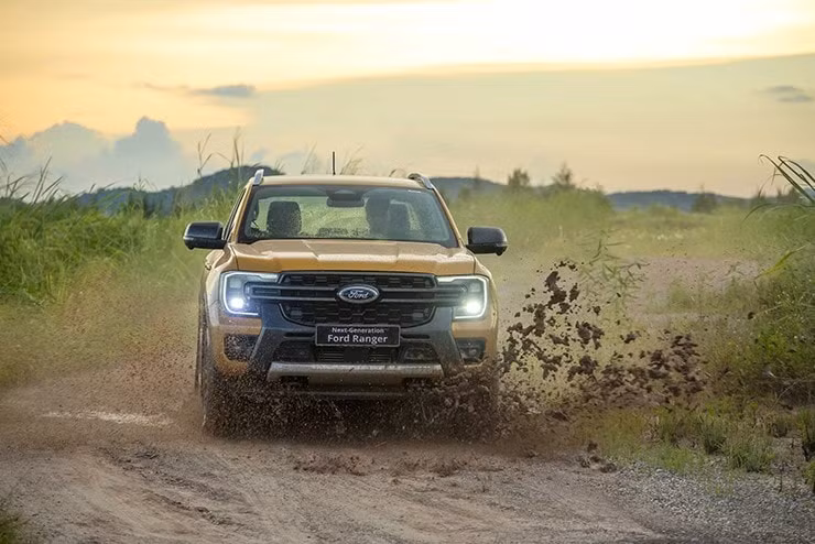 Ford Ranger vận hành trên đường