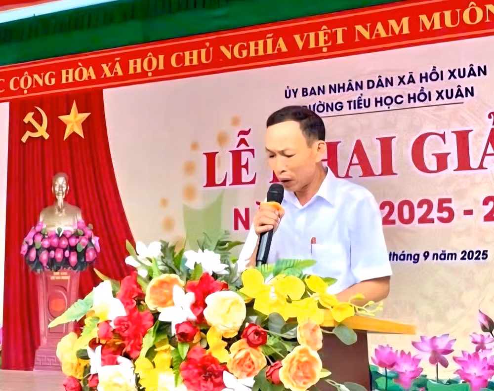 Thầy Hoàng Kiên Cường - Hiệu trưởng Trường Tiểu học Hồi Xuân