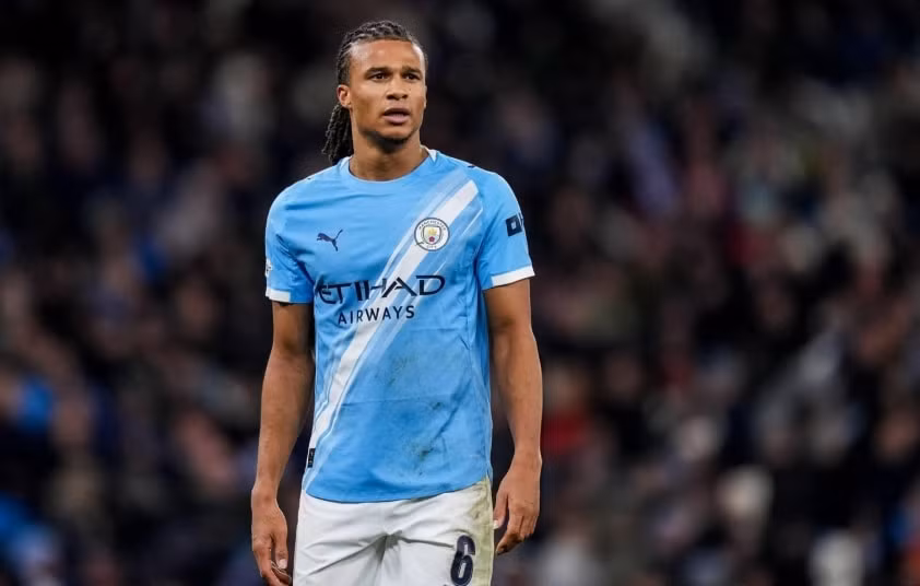 Nathan Ake trong màu áo Manchester City