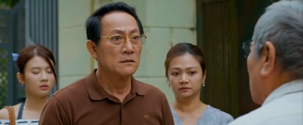 Cuộc đối thoại đầy xúc động giữa các thành viên nam trong gia đình ông Phi.