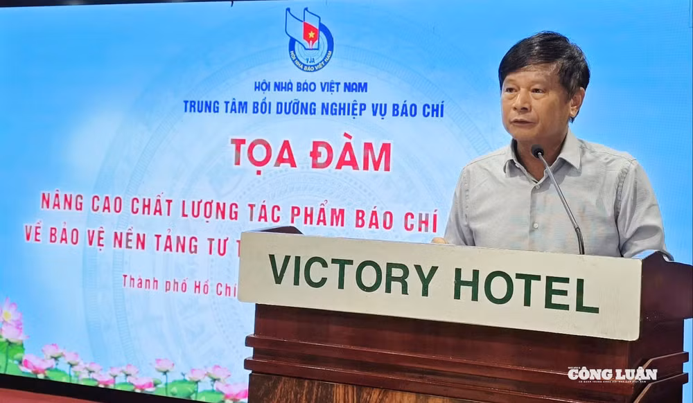 Ông Trần Trọng Dũng, Phó Chủ tịch Hội Nhà báo Việt Nam phát biểu tại toạ đàm. (Ảnh: CK)