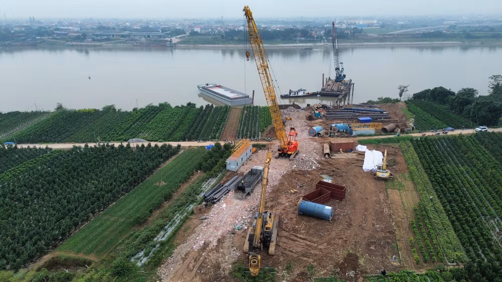 Công trường xây dựng cầu Mễ Sở tại xã Mễ Sở, Hưng Yên