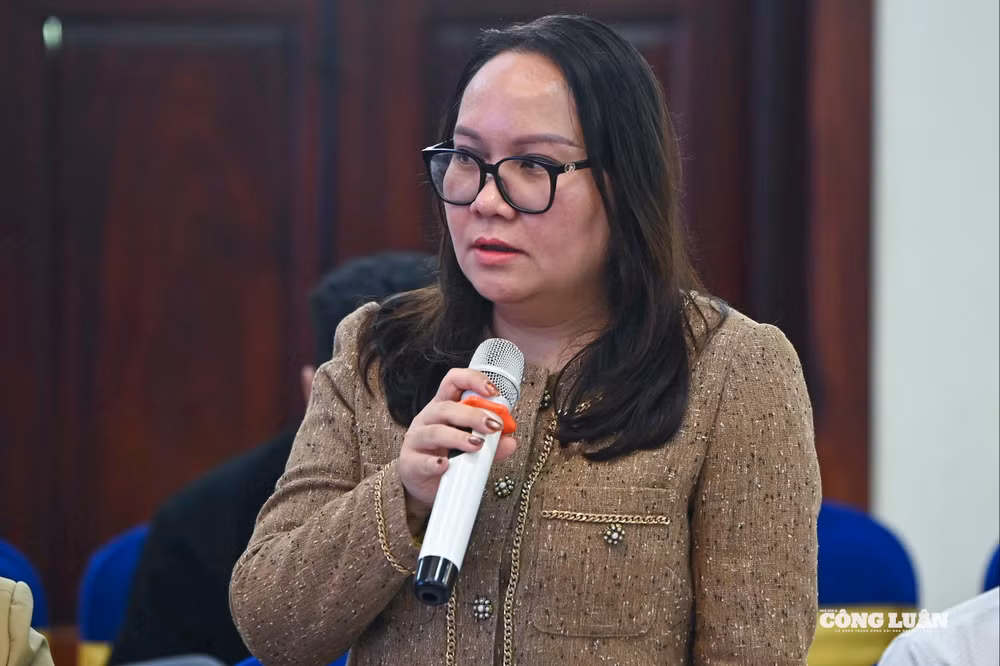 Đầu tiên là cgô Thị Thu Hồng, đại diện của Amei