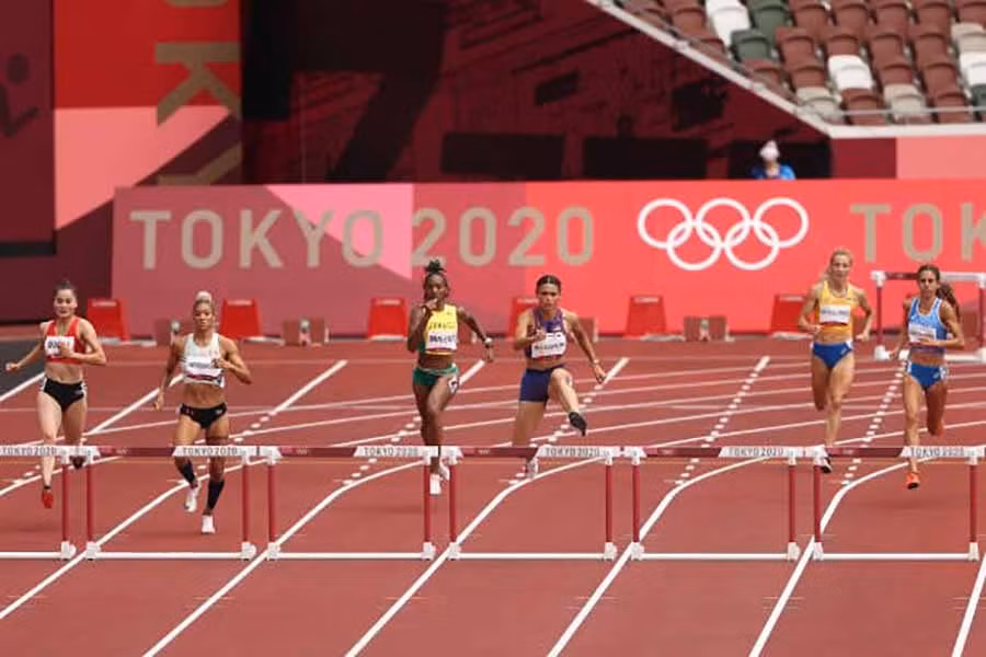 Vận động viên Quách Thị Lan (ngoài cùng bên trái) thi đấu tại Olympic Tokyo 2020. Ảnh: internet