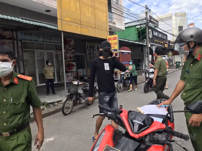 Trong thời gian thực hiện giãn cách xã hội, Đồng Nai tăng cường xử lý nghiêm các trường hợp vi phạm phòng chống dịch theo Chỉ thị 16.