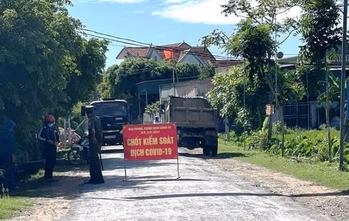 Chốt kiểm soát dịch ở huyện Quỳnh Lưu