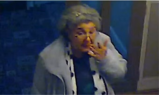 Lulu Lakatos trên CCTV vào năm 2016 tại khách sạn Cricklewood Lodge, London. (Nguồn: Metropolitan Police/PA).