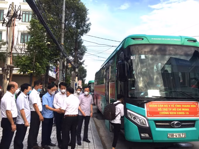 Thanh Hoá cử thêm 50 y, bác sĩ lên đường hỗ trợ TP Hồ Chí Minh và tỉnh Bình Dương chống dịch Covid-19