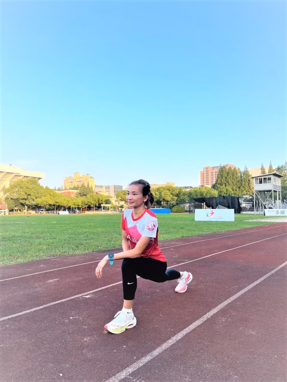 nu hoang dien kinh nguyen thi oanh truyen lua song khoe cung aia vitality hinh 1