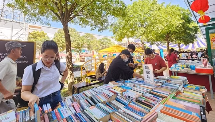 khai truong duong sach thanh pho thu duc hinh 2