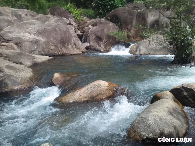 thac voi bu dang ban giao huong cua thien nhien giua long binh phuoc hinh 4