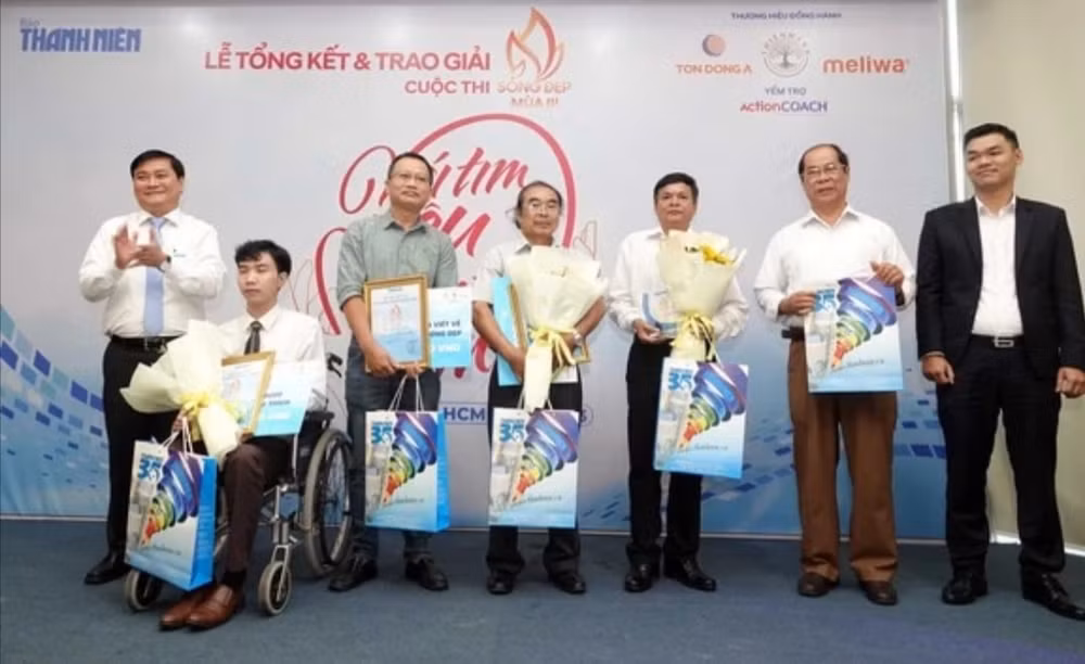 baothanh nien trao giaicuoc thi song deplan 3 trai tim yeu ban tay am hinh 2