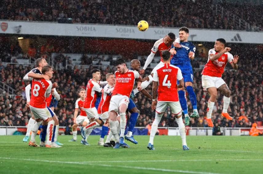 thua 0 2 west ham arsenal mat luon ngoi dau bang ngoai hang anh hinh 1