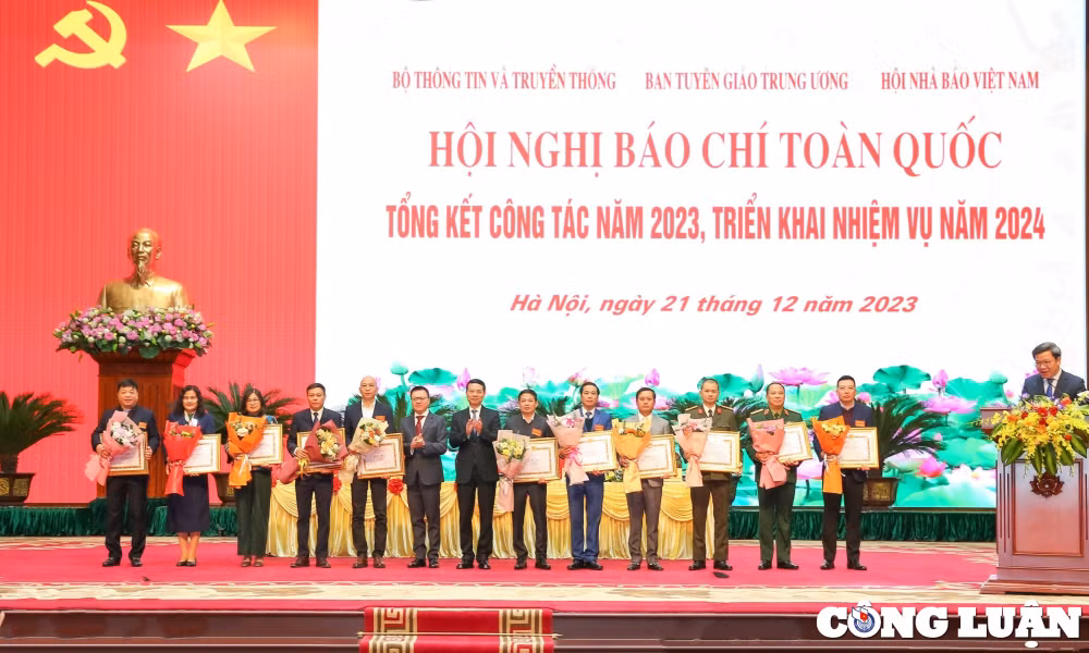 tao su chuyen bien tich cuc ro net lay lai duoc niem tin cua cong chung doi voi bao chi hinh 6