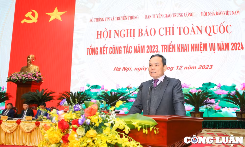 tao su chuyen bien tich cuc ro net lay lai duoc niem tin cua cong chung doi voi bao chi hinh 4