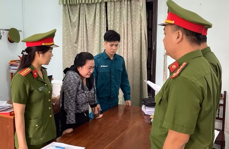 quang nam bat tam giam nguoi phu nu lua gan 19 ty dong bang hinh thuc choi bieu hinh 1
