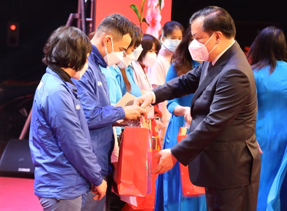 ha noi danh hon 552 ty dong tham tang qua cac doi tuong chinh sach nhan dip tet hinh 1
