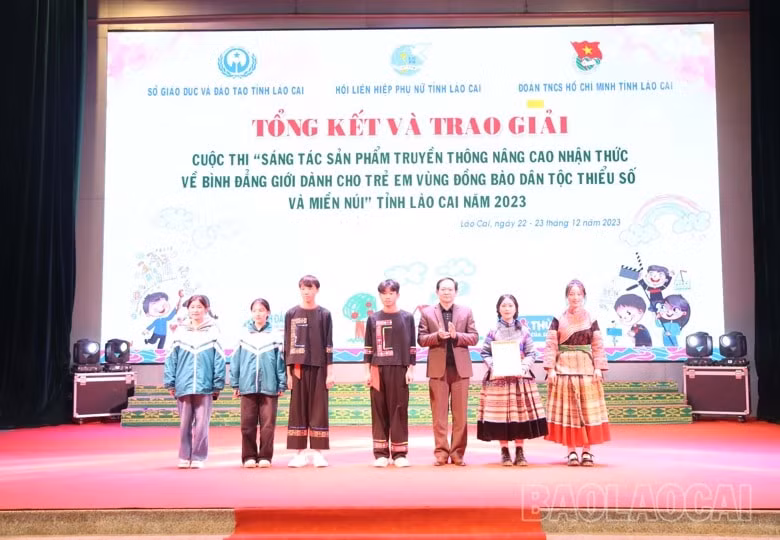lao cai trao giai cuoc thi truyen thong ve binh dang gioi cho tre em dan toc thieu so hinh 1