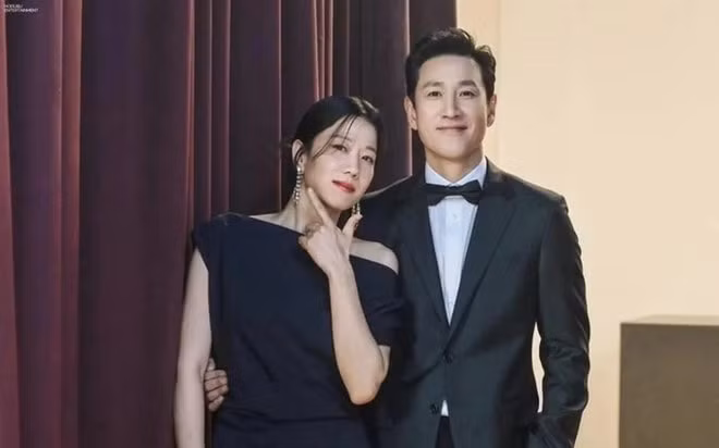 nam dien vien phim ky sinh trung lee sun kyun chet trong xe o to hinh 4