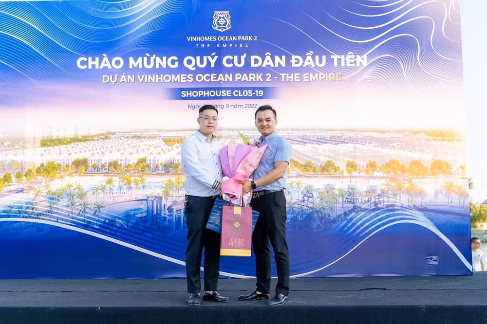 vinhomes ocean park 2 the empire ban giao can shophouse dau tien toi tay khach hang hinh 1