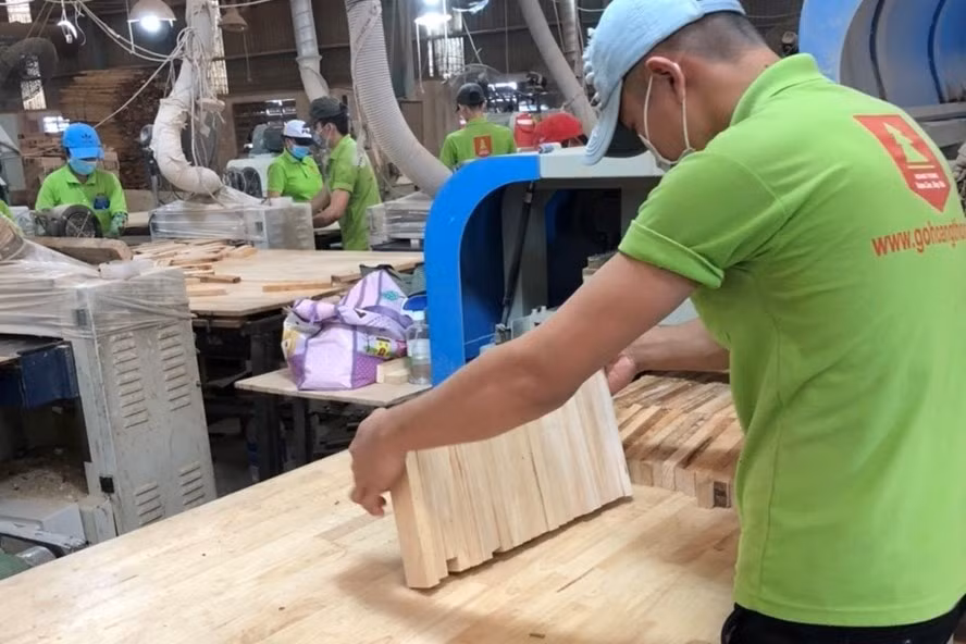 cong nhan chon bo pho ve que vi dau dau chuyen luong bong hinh 1