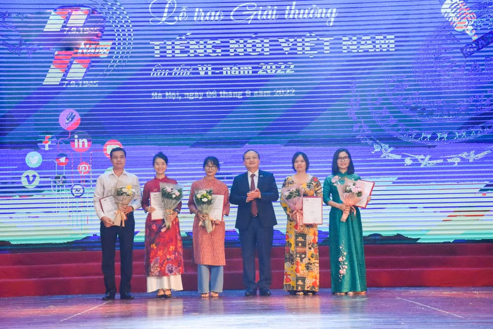 ton vinh nhung dong gop xuat sac ben bi cho su nghiep xay dung va phat trien cua vov hinh 1
