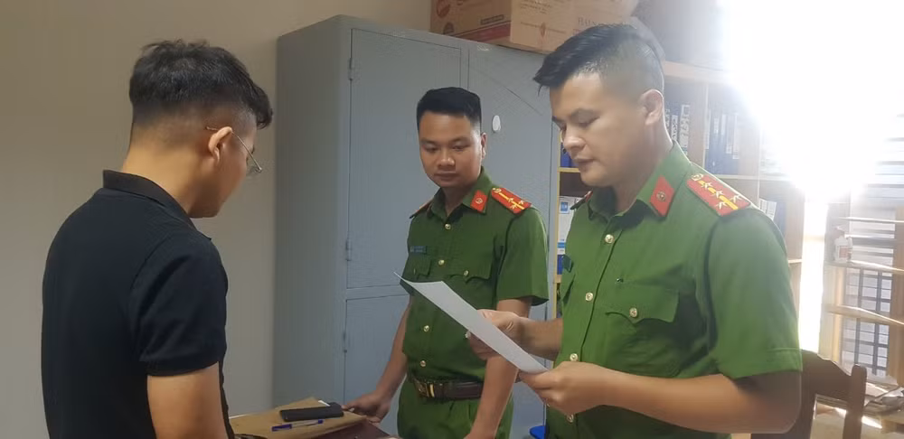 bat tam giam can bo cuc quan ly thi truong thanh hoa danh dap da man mot phu nu hinh 1
